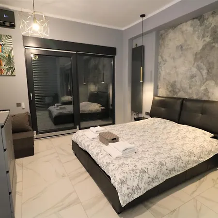 Deluxe Skyline Retreat - Old Town *