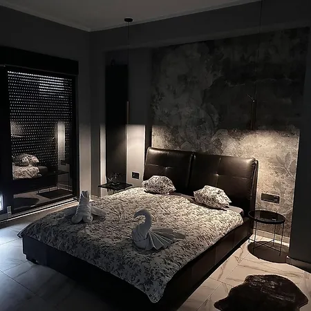 Deluxe Skyline Retreat - Old Town *