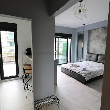 Deluxe Skyline Retreat - Old Town *