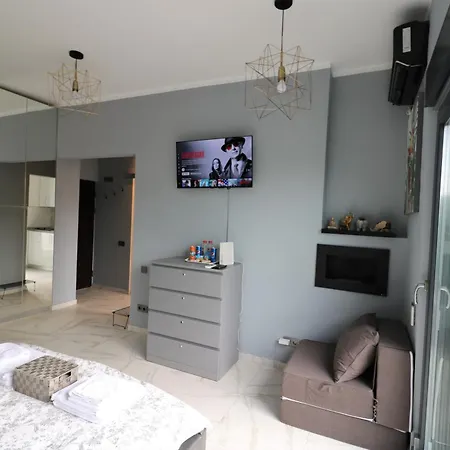 Deluxe Skyline Retreat - Old Town 아파트 부쿠레슈티