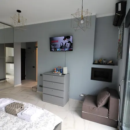 Deluxe Skyline Retreat - Old Town 아파트 부쿠레슈티