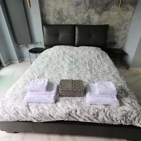 아파트 Deluxe Skyline Retreat - Old Town 부쿠레슈티