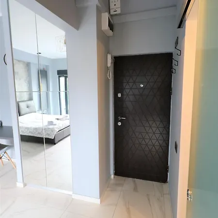 Deluxe Skyline Retreat - Old Town Апартаменти *