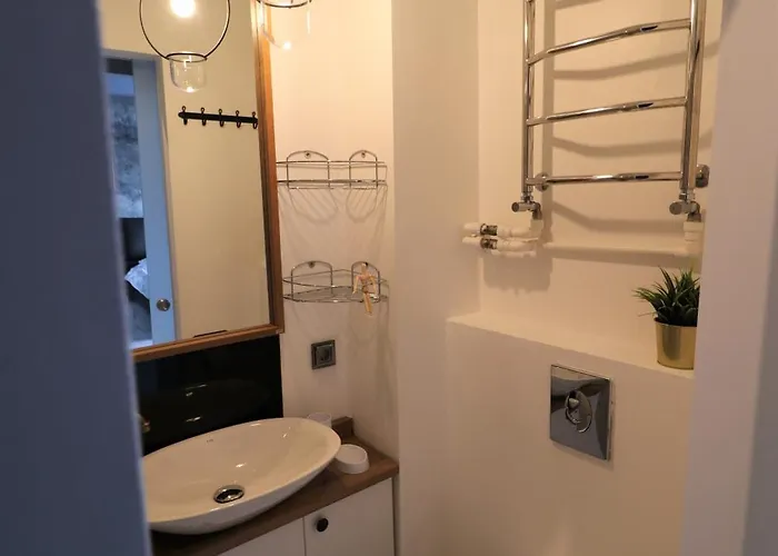 Deluxe Skyline Retreat - Old Town