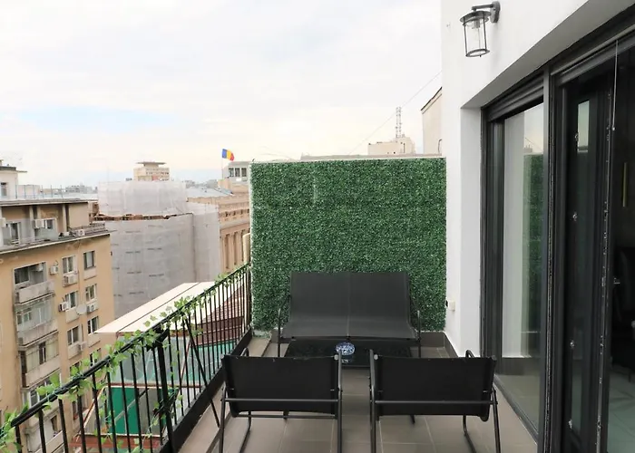 Deluxe Skyline Retreat - Old Town