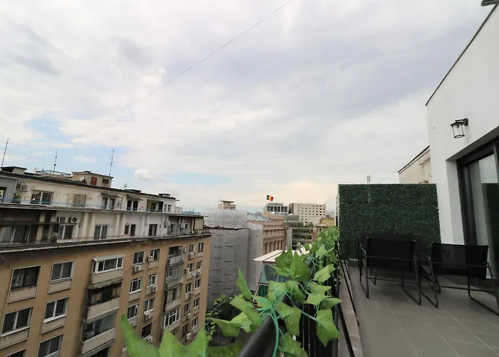 Deluxe Skyline Retreat - Old Town