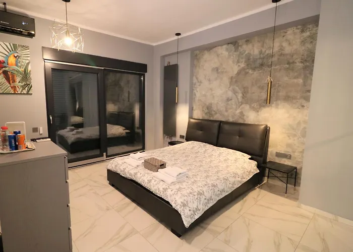 Deluxe Skyline Retreat - Old Town