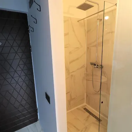 Deluxe Skyline Retreat - Old Town *