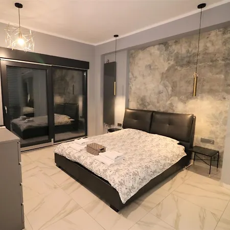 Deluxe Skyline Retreat - Old Town