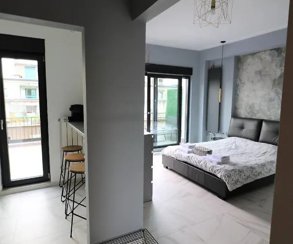 Deluxe Skyline Retreat - Old Town *