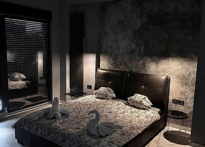 Deluxe Skyline Retreat - Old Town *